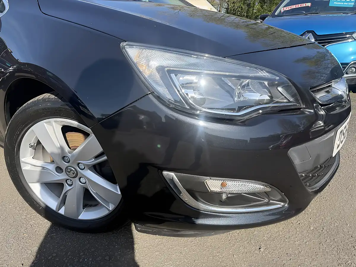 Used 2015 Vauxhall Astra Sri Black - Interior and Exterior details 13