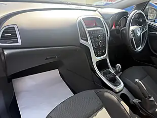 Used 2015 Vauxhall Astra Sri Black - Interior and Exterior details 16