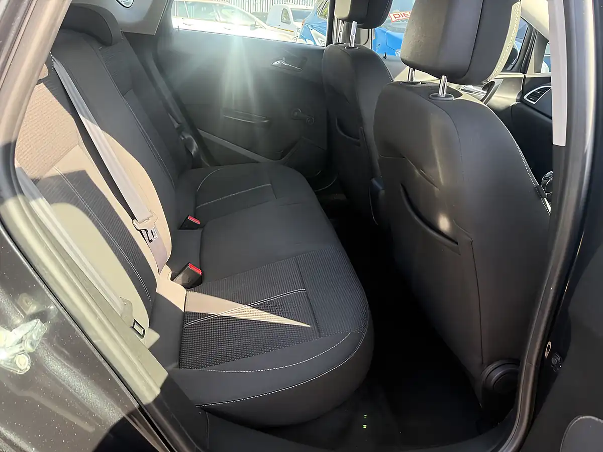 Used 2015 Vauxhall Astra Sri Black - Interior and Exterior details 17