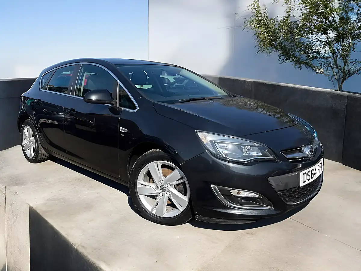Used 2015 Vauxhall Astra Sri Black - Interior and Exterior details 2