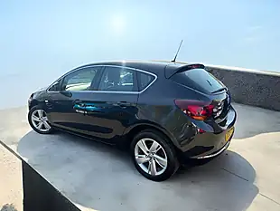 Used 2015 Vauxhall Astra Sri Black - Interior and Exterior details 3