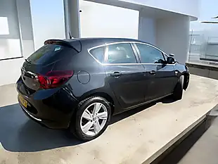 Used 2015 Vauxhall Astra Sri Black - Interior and Exterior details 4