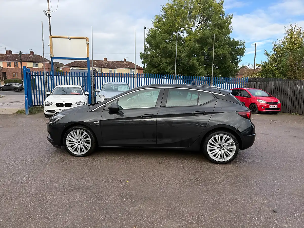 Used 2015 Vauxhall Astra Sri Black - Interior and Exterior details 4