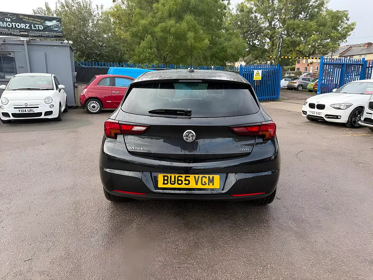 Used 2015 Vauxhall Astra Sri Black - Interior and Exterior details 5