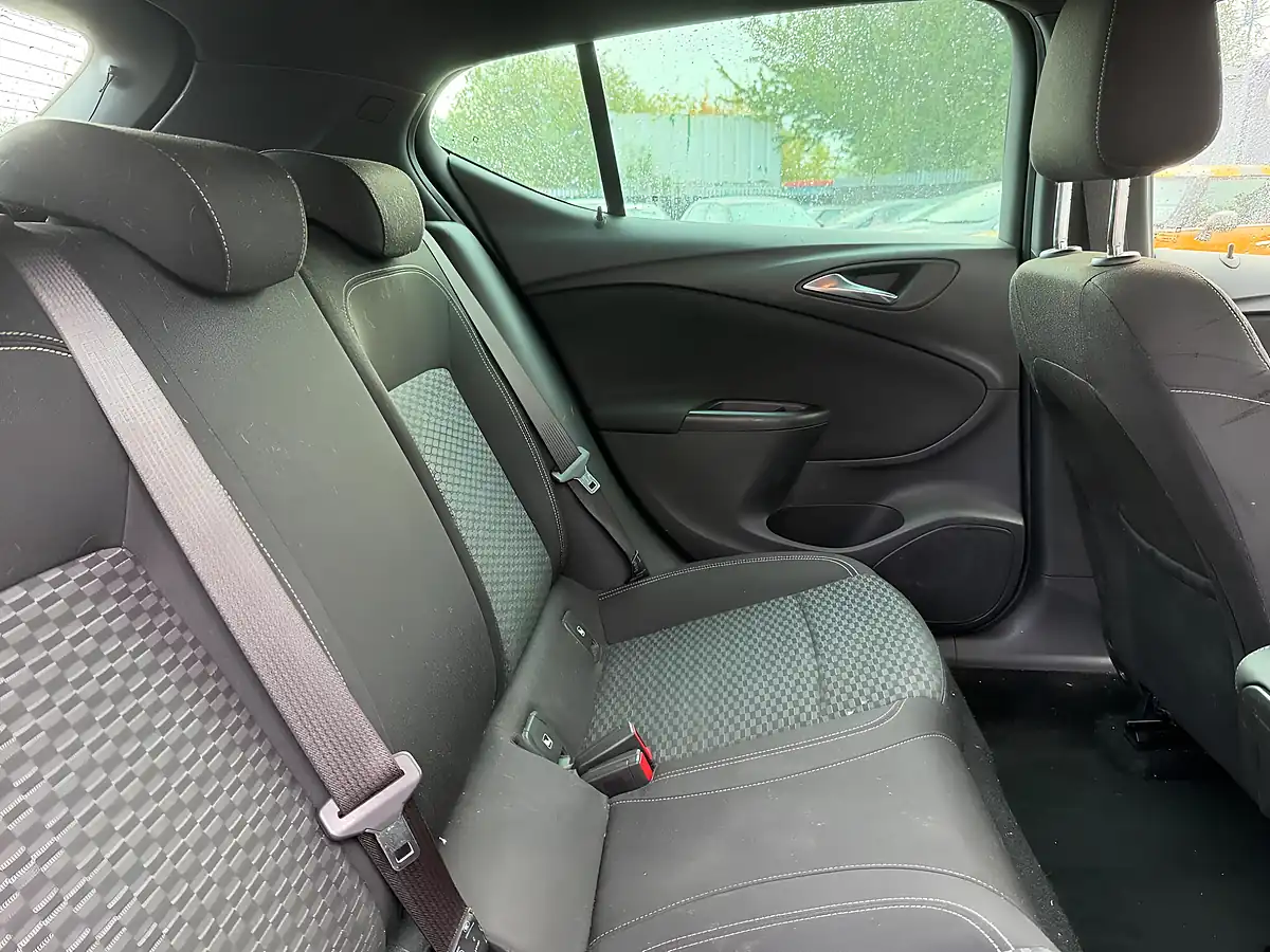 Used 2015 Vauxhall Astra Sri Black - Interior and Exterior details 9