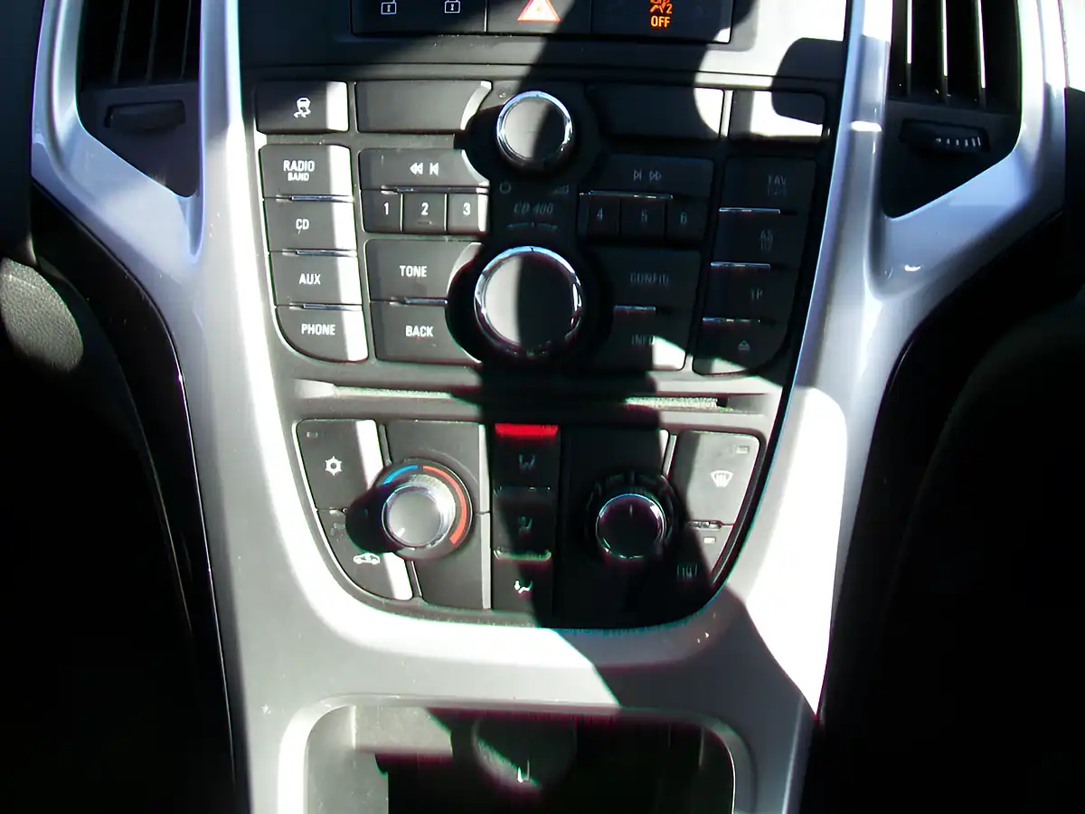 Used 2015 Vauxhall Astra Sri Black - Interior and Exterior details 10