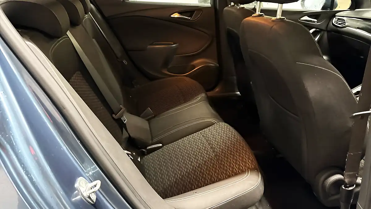 Used 2015 Vauxhall Astra Sri Blue - Interior and Exterior details 10