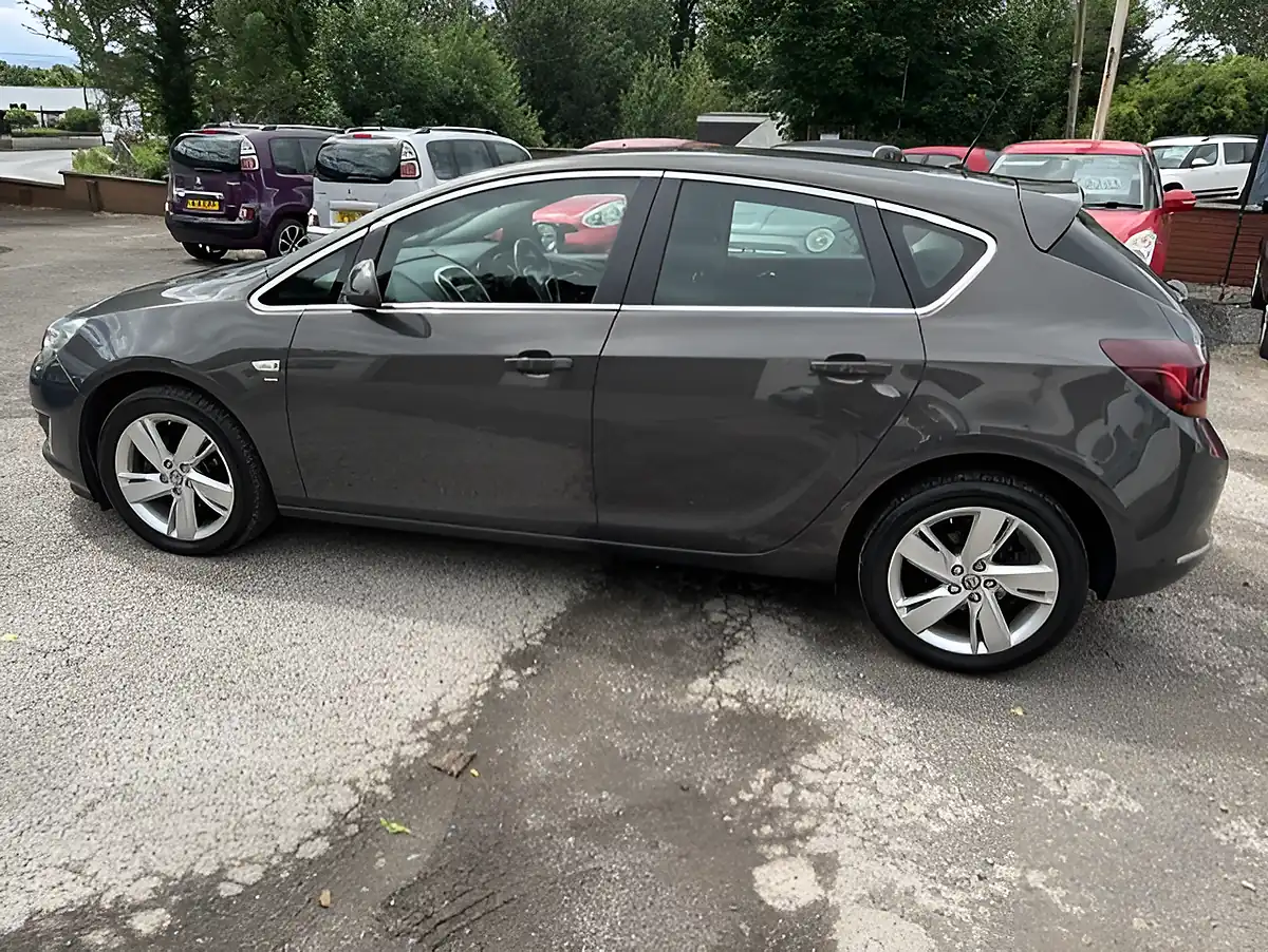 Used 2015 Vauxhall Astra Sri Brown - Interior and Exterior details 4