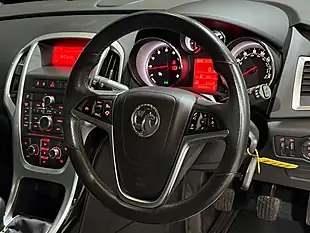 Used 2015 Vauxhall Astra Sri Green - Interior and Exterior details 10