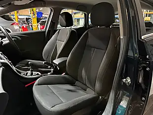 Used 2015 Vauxhall Astra Sri Green - Interior and Exterior details 12