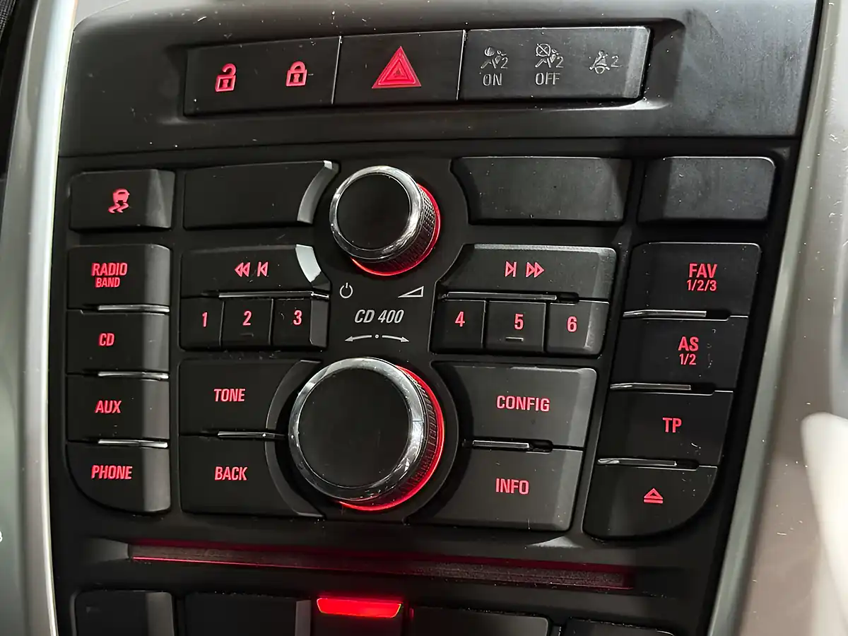Used 2015 Vauxhall Astra Sri Green - Interior and Exterior details 14