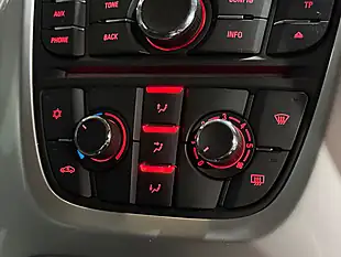 Used 2015 Vauxhall Astra Sri Green - Interior and Exterior details 16