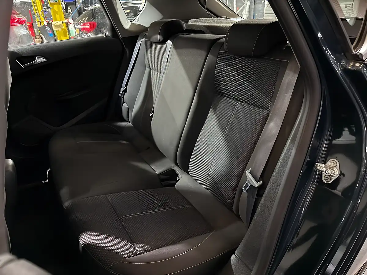 Used 2015 Vauxhall Astra Sri Green - Interior and Exterior details 18
