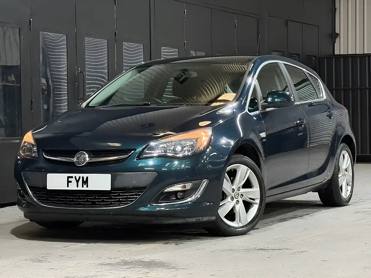 Used 2015 Vauxhall Astra Sri Green - Interior and Exterior details 20