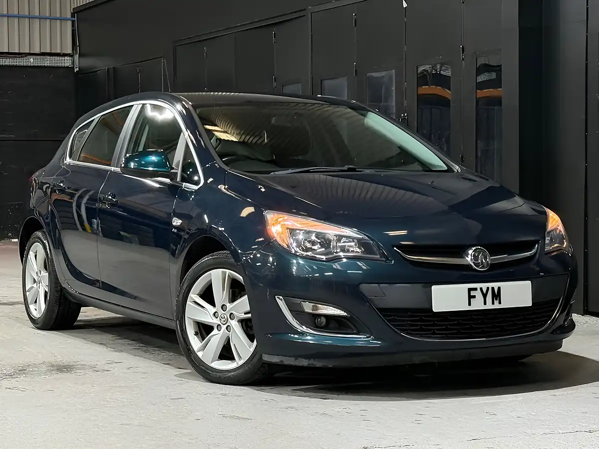 Used 2015 Vauxhall Astra Sri Green - Interior and Exterior details 3