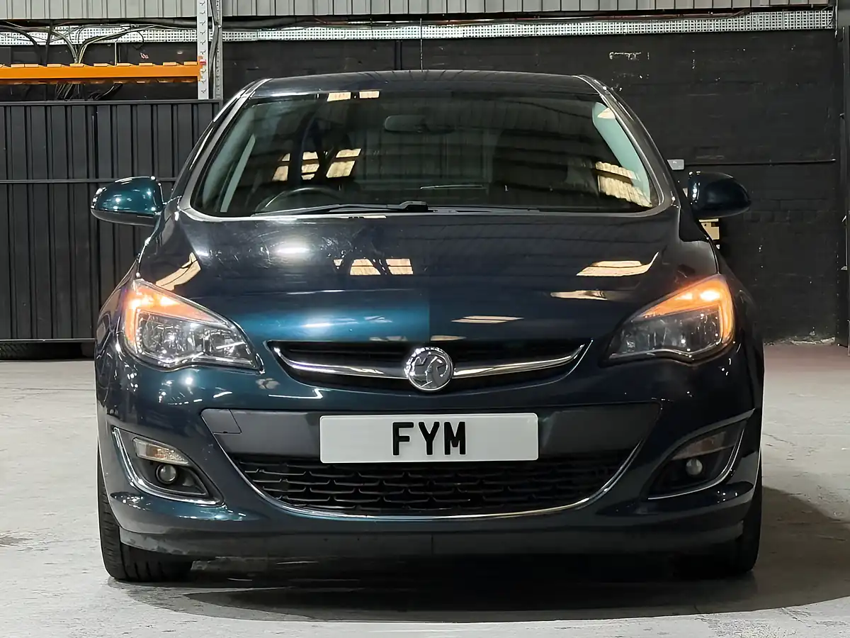 Used 2015 Vauxhall Astra Sri Green - Interior and Exterior details 7