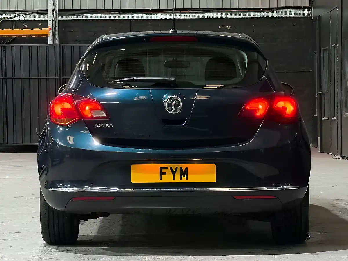 Used 2015 Vauxhall Astra Sri Green - Interior and Exterior details 8