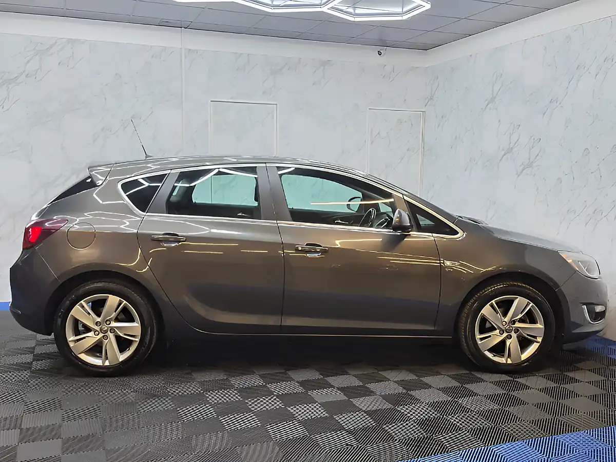 Used 2015 Vauxhall Astra Sri Grey - Interior and Exterior details 10