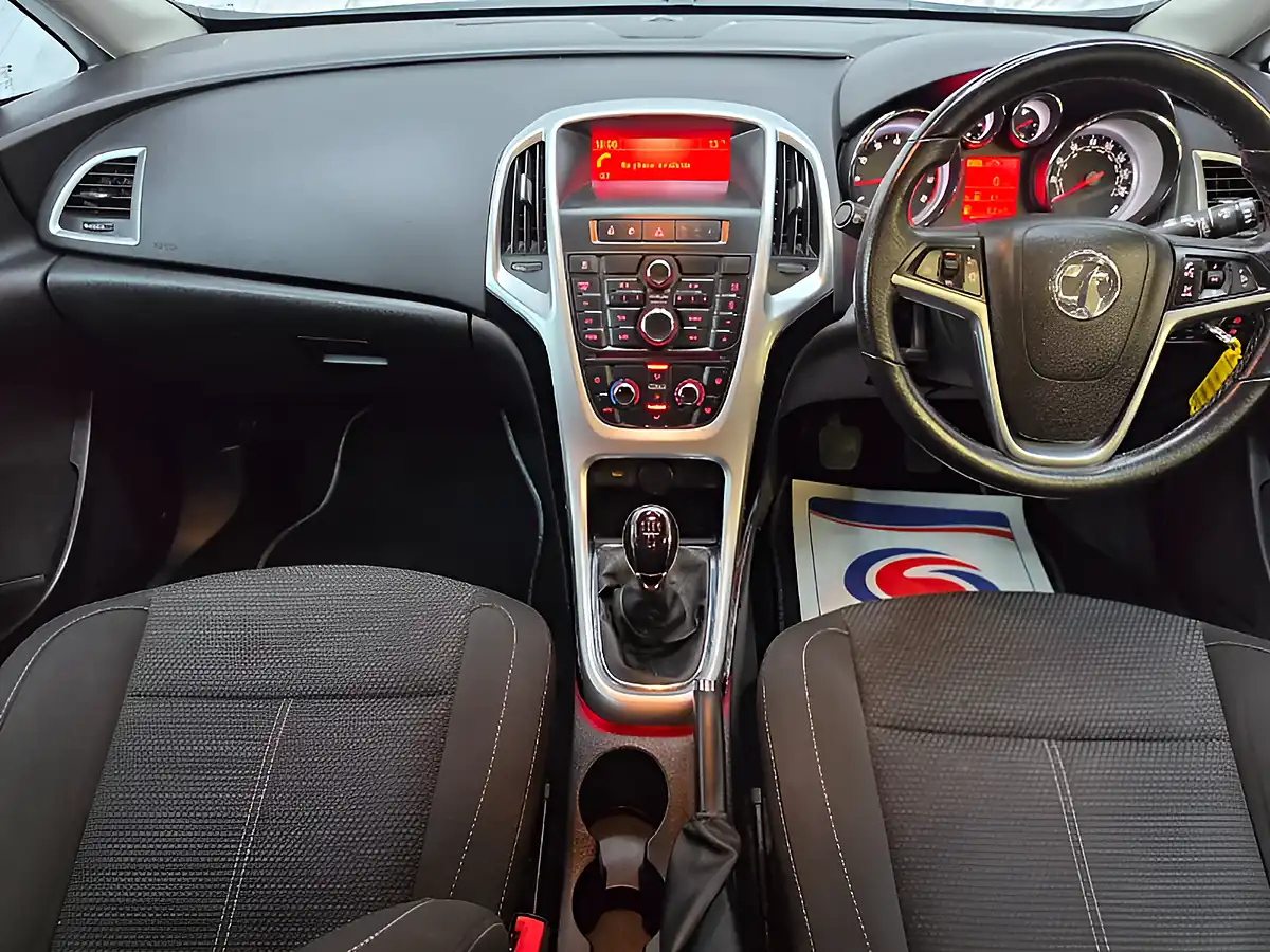 Used 2015 Vauxhall Astra Sri Grey - Interior and Exterior details 12