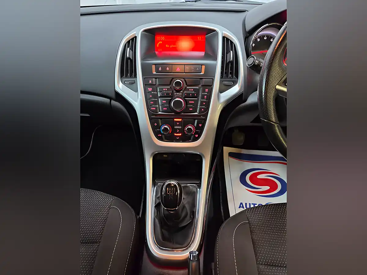 Used 2015 Vauxhall Astra Sri Grey - Interior and Exterior details 13