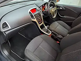 Used 2015 Vauxhall Astra Sri Grey - Interior and Exterior details 14