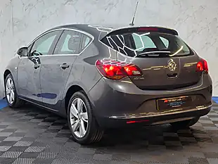 Used 2015 Vauxhall Astra Sri Grey - Interior and Exterior details 7