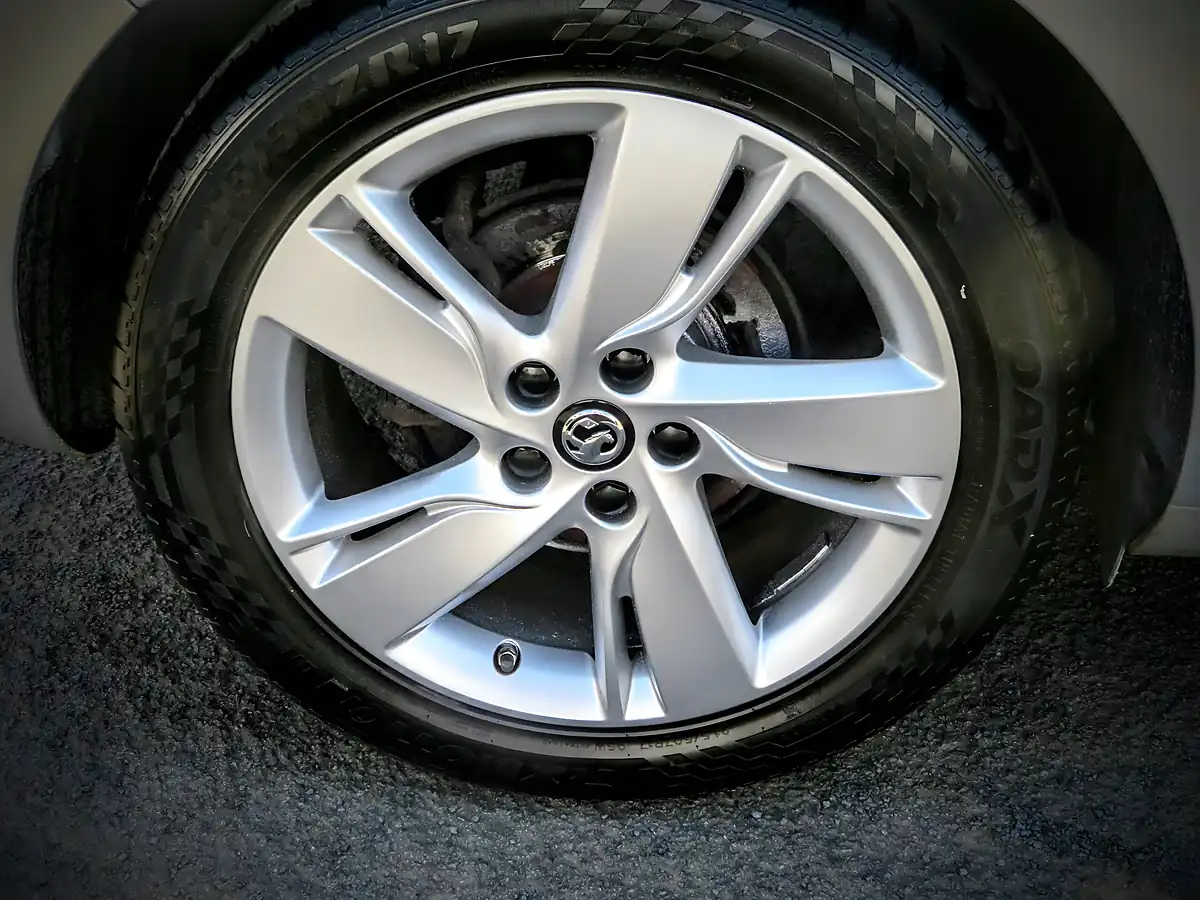 Used 2015 Vauxhall Astra Sri Metallic Silver - Interior and Exterior details 11