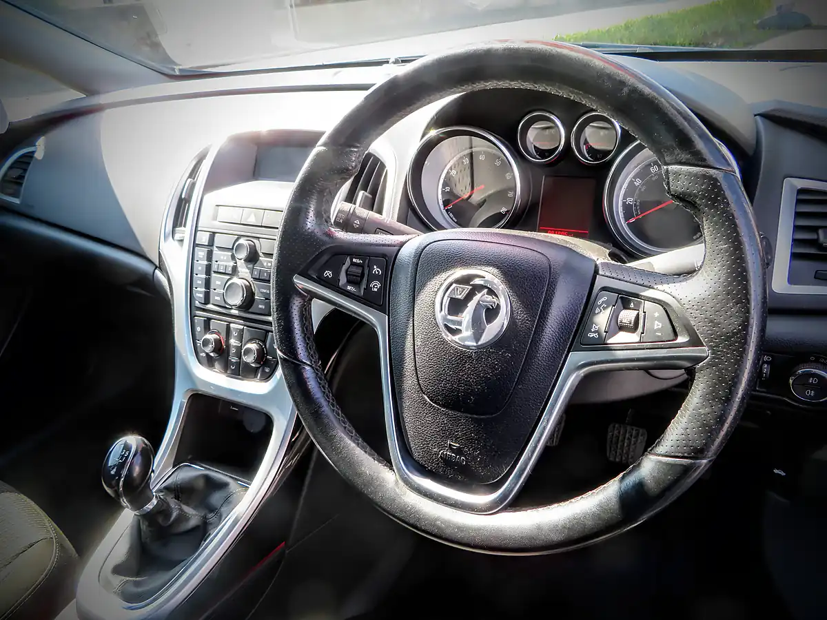 Used 2015 Vauxhall Astra Sri Metallic Silver - Interior and Exterior details 12