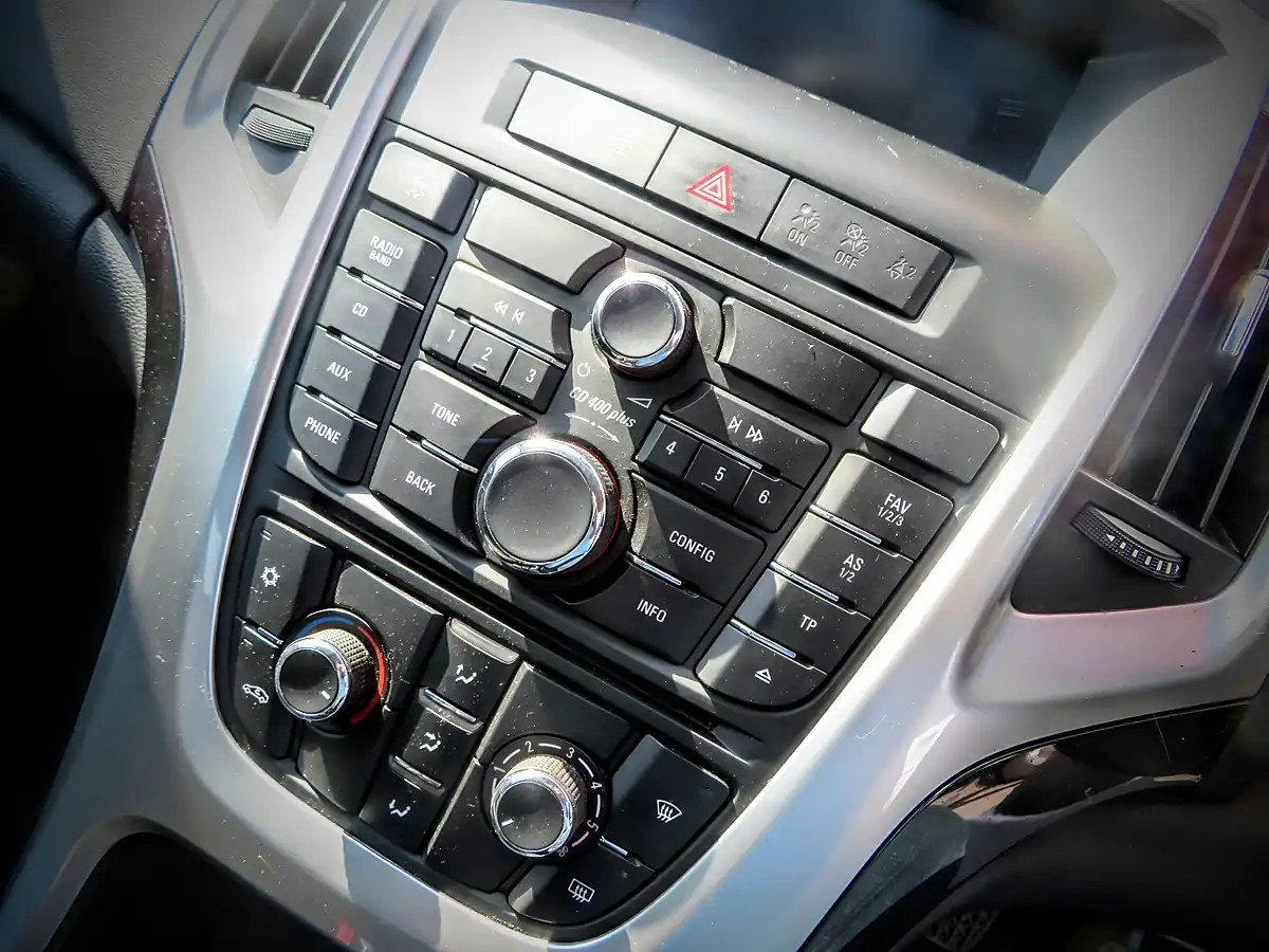 Used 2015 Vauxhall Astra Sri Metallic Silver - Interior and Exterior details 13