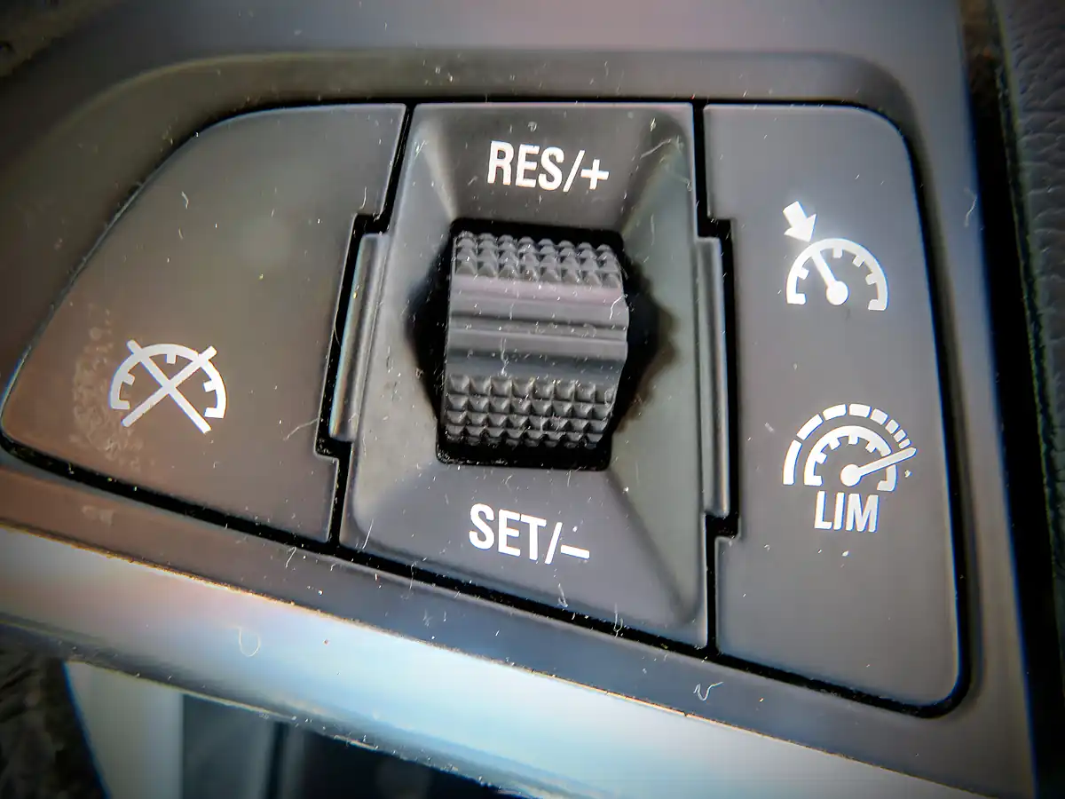 Used 2015 Vauxhall Astra Sri Metallic Silver - Interior and Exterior details 15