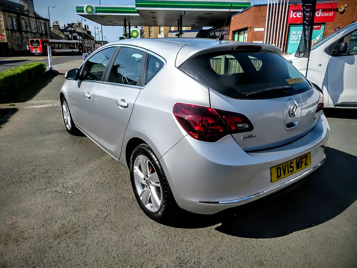 Used 2015 Vauxhall Astra Sri Metallic Silver - Interior and Exterior details 6