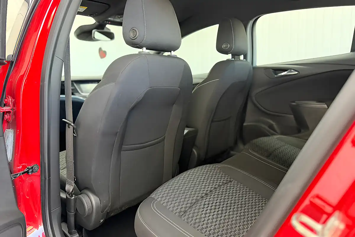 Used 2015 Vauxhall Astra Sri Red - Interior and Exterior details 13