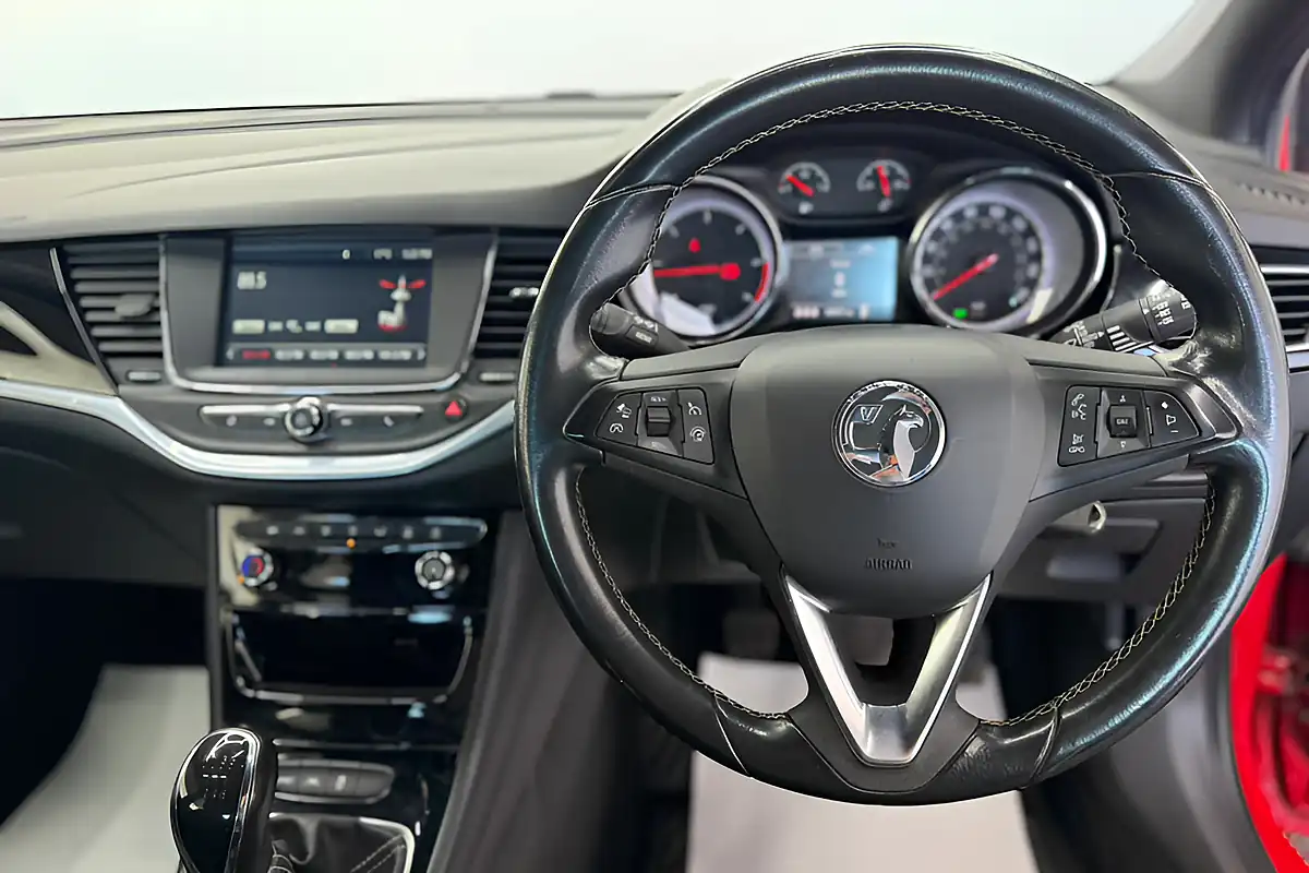 Used 2015 Vauxhall Astra Sri Red - Interior and Exterior details 15