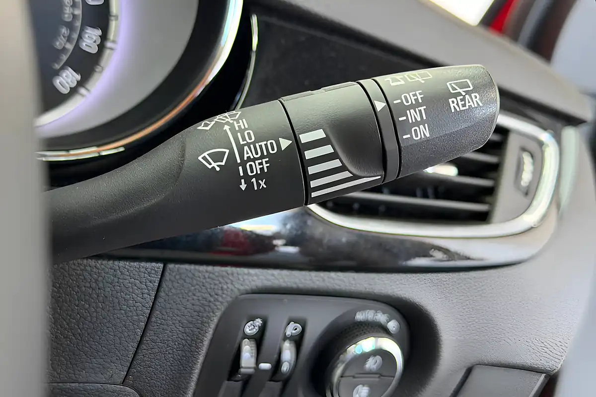 Used 2015 Vauxhall Astra Sri Red - Interior and Exterior details 17