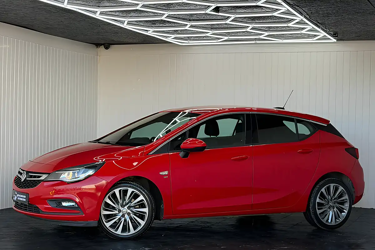 Used 2015 Vauxhall Astra Sri Red - Interior and Exterior details 6