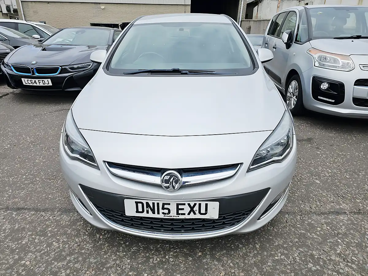 Used 2015 Vauxhall Astra Sri Silver - Front View