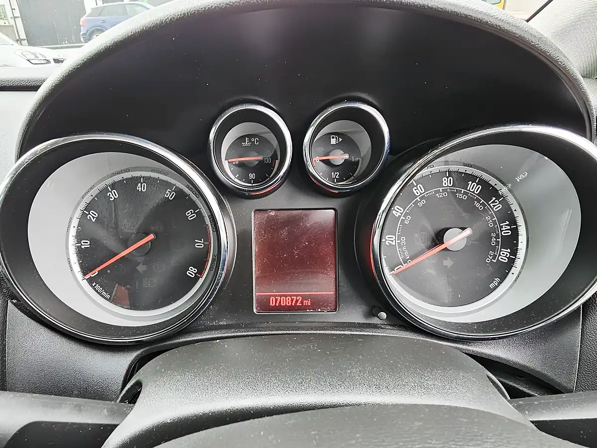 Used 2015 Vauxhall Astra Sri Silver - Interior and Exterior details 11