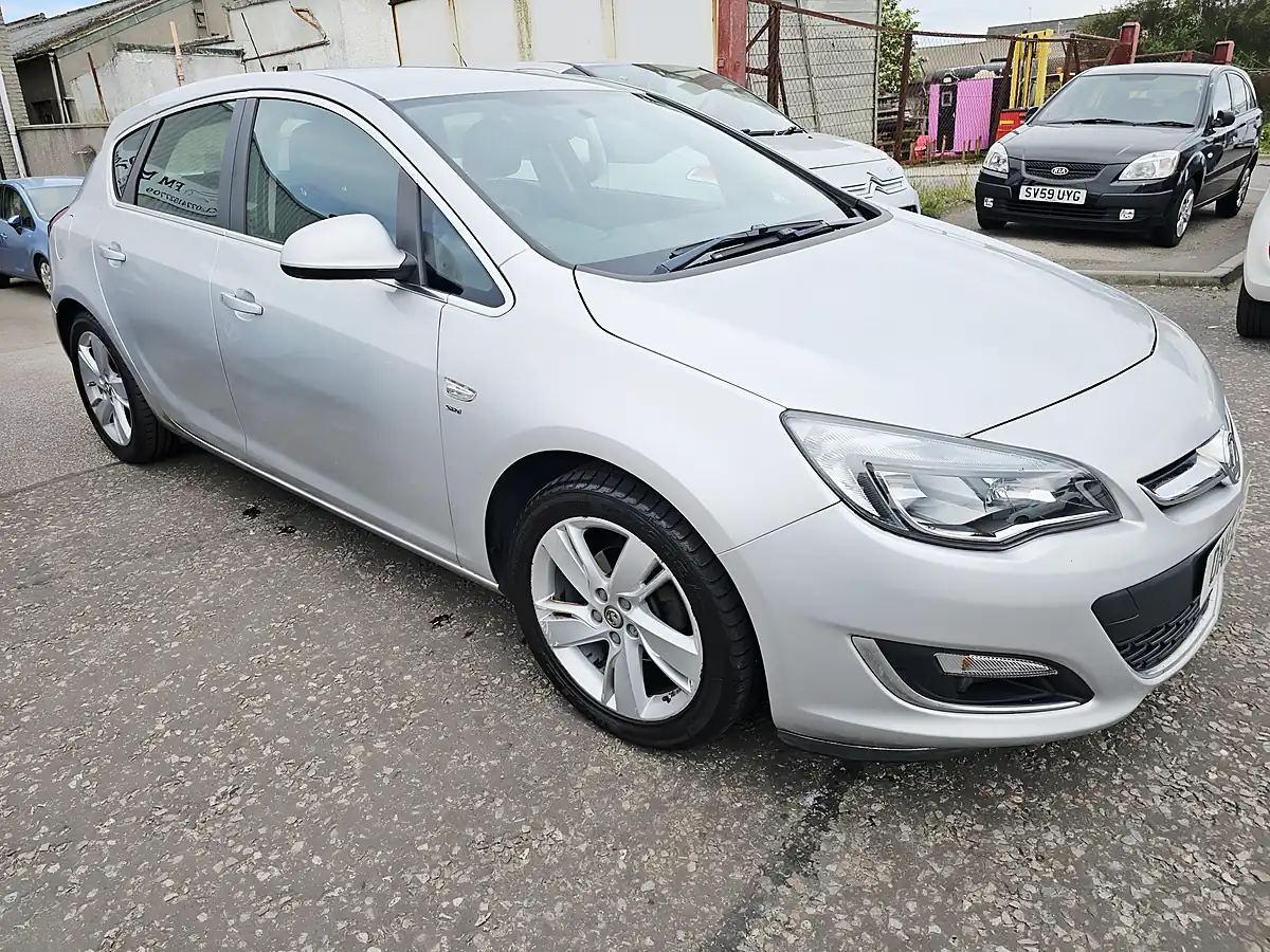 Used 2015 Vauxhall Astra Sri Silver - Interior and Exterior details 2