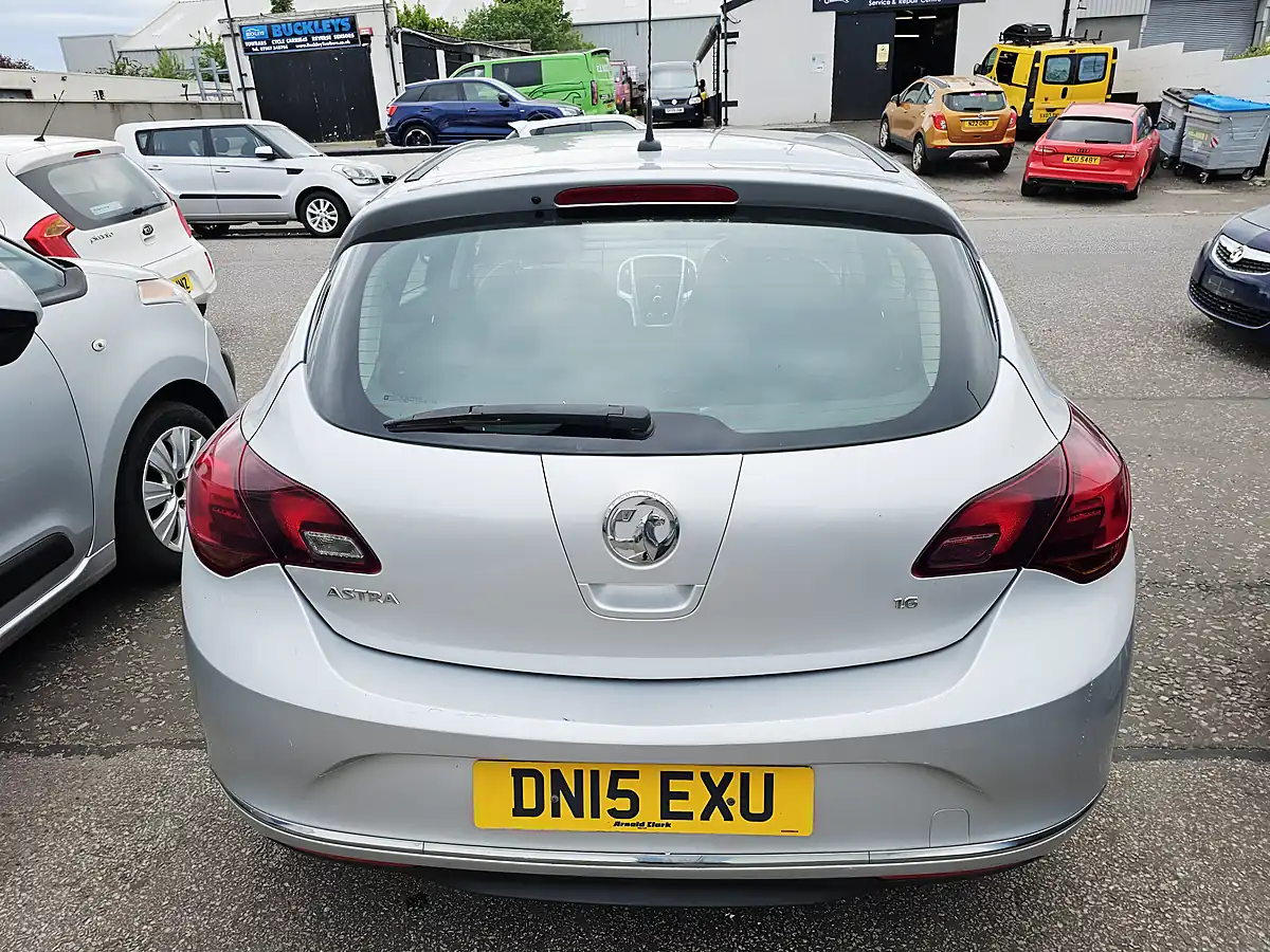 Used 2015 Vauxhall Astra Sri Silver - Interior and Exterior details 4