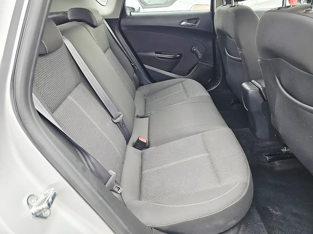 Used 2015 Vauxhall Astra Sri Silver - Interior and Exterior details 7