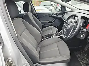 Used 2015 Vauxhall Astra Sri Silver - Interior and Exterior details 8