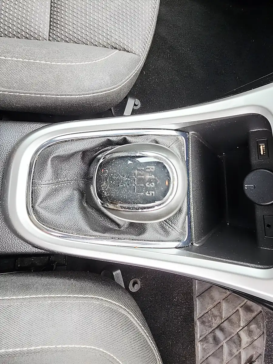 Used 2015 Vauxhall Astra Sri Silver - Interior and Exterior details 9