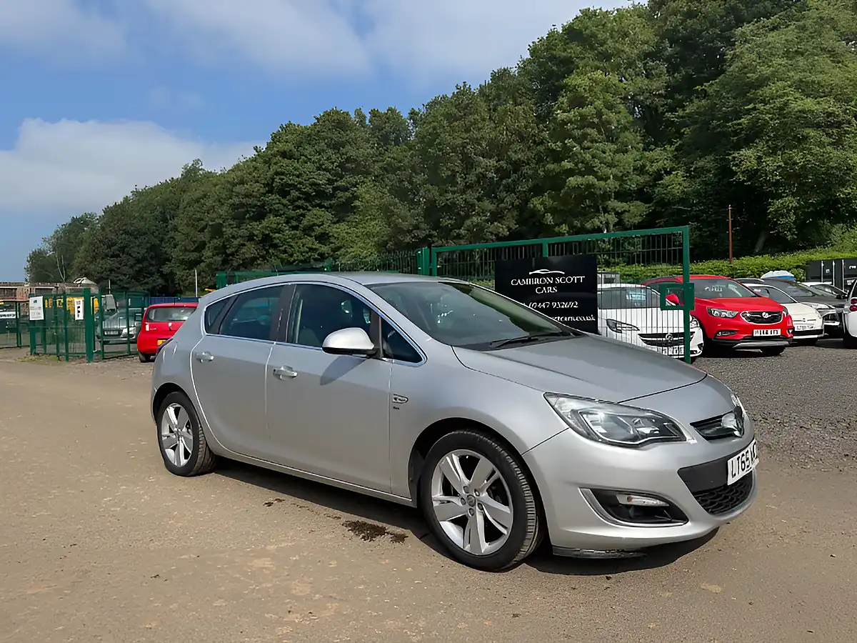 Used 2015 Vauxhall Astra Sri Silver - Interior and Exterior details 2