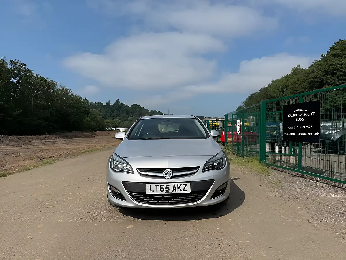 Used 2015 Vauxhall Astra Sri Silver - Interior and Exterior details 3