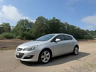 Used 2015 Vauxhall Astra Sri Silver - Interior and Exterior details 4
