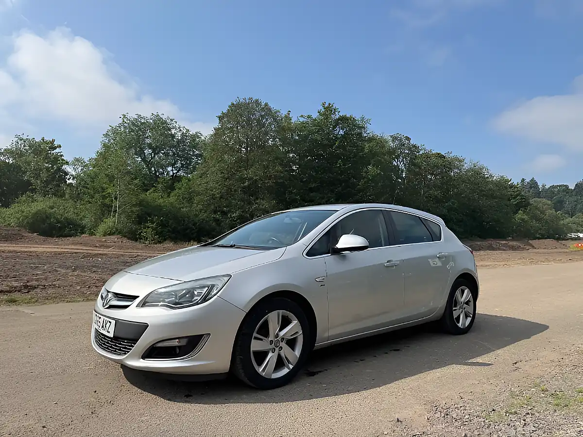 Used 2015 Vauxhall Astra Sri Silver - Interior and Exterior details 4