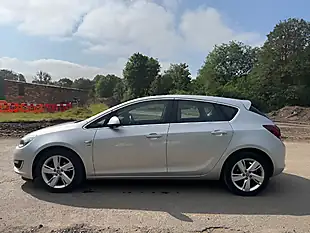 Used 2015 Vauxhall Astra Sri Silver - Interior and Exterior details 5