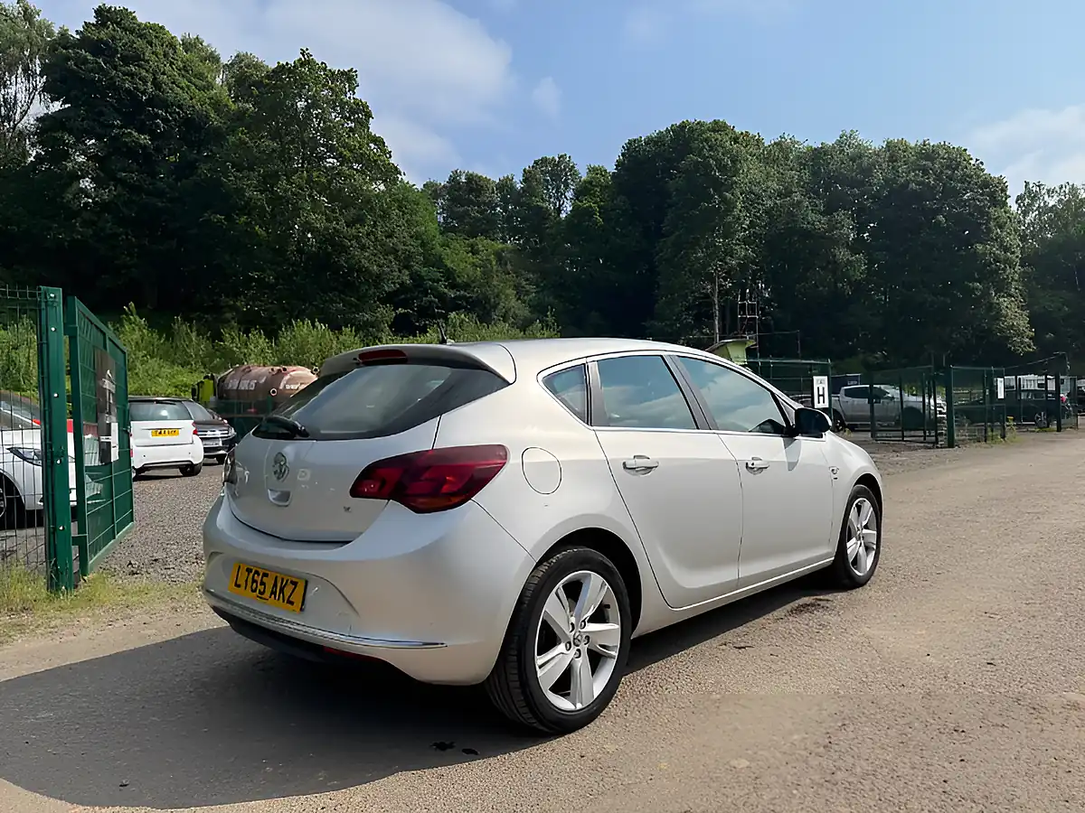 Used 2015 Vauxhall Astra Sri Silver - Interior and Exterior details 8