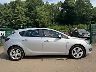 Used 2015 Vauxhall Astra Sri Silver - Interior and Exterior details 9