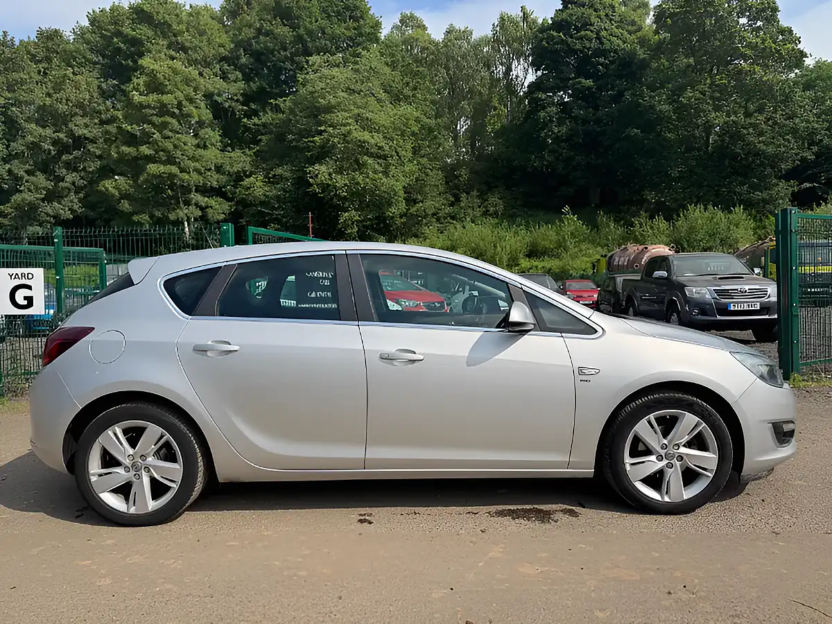 Used 2015 Vauxhall Astra Sri Silver - Interior and Exterior details 9